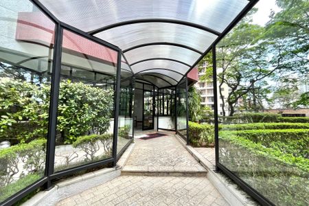 Apartamento à venda com 216m², 4 quartos e 3 vagas Apartamento à venda com 216m², 4 quartos e 3 vagasHall de entrada