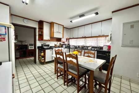 Apartamento à venda com 216m², 4 quartos e 3 vagas Apartamento à venda com 216m², 4 quartos e 3 vagasCozinha