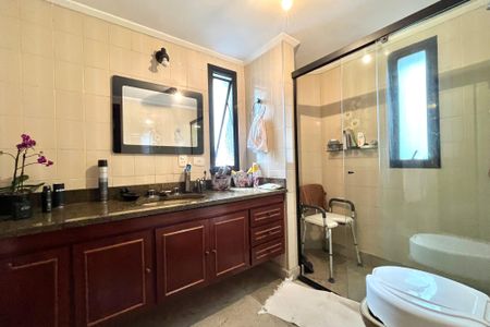 Apartamento à venda com 216m², 4 quartos e 3 vagas Apartamento à venda com 216m², 4 quartos e 3 vagasBanheiro social