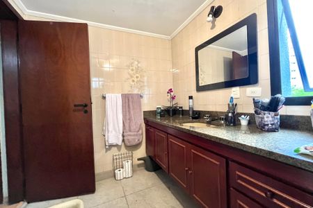 Apartamento à venda com 216m², 4 quartos e 3 vagas Apartamento à venda com 216m², 4 quartos e 3 vagasBanheiro social