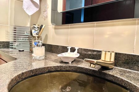 Apartamento à venda com 216m², 4 quartos e 3 vagas Apartamento à venda com 216m², 4 quartos e 3 vagasLavabo