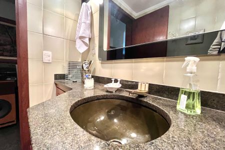 Apartamento à venda com 216m², 4 quartos e 3 vagas Apartamento à venda com 216m², 4 quartos e 3 vagasLavabo