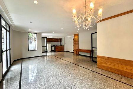 Apartamento à venda com 216m², 4 quartos e 3 vagas Apartamento à venda com 216m², 4 quartos e 3 vagasÁrea comum - Salão de festas