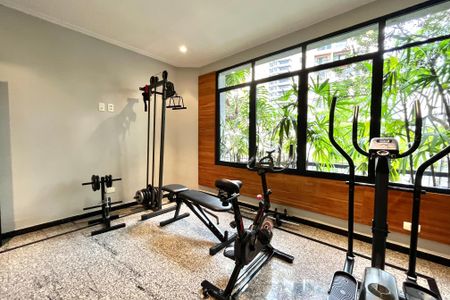 Apartamento à venda com 216m², 4 quartos e 3 vagas Apartamento à venda com 216m², 4 quartos e 3 vagasÁrea comum - Academia