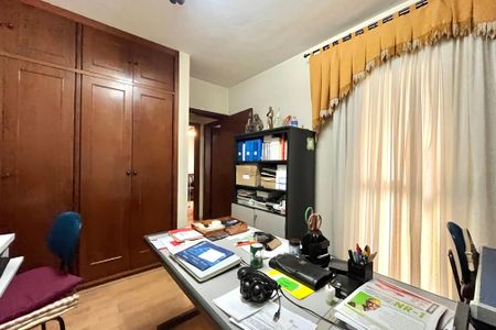 Apartamento à venda com 216m², 4 quartos e 3 vagas Apartamento à venda com 216m², 4 quartos e 3 vagasQuarto