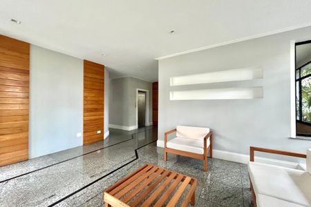 Apartamento à venda com 216m², 4 quartos e 3 vagas Apartamento à venda com 216m², 4 quartos e 3 vagasHall social