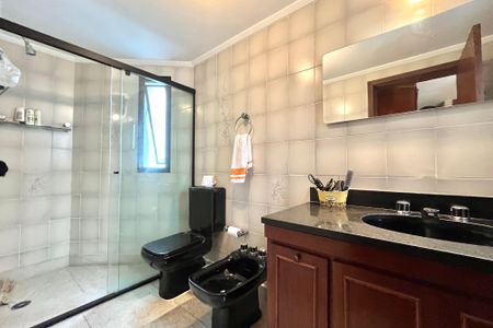 Apartamento à venda com 216m², 4 quartos e 3 vagas Apartamento à venda com 216m², 4 quartos e 3 vagasBanheiro da Suíte 2