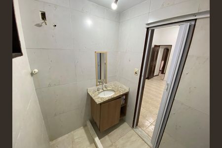 Casa para alugar com 140m², 2 quartos e sem vaga Casa para alugar com 140m², 2 quartos e sem vagaBanheiro da Suíte 1