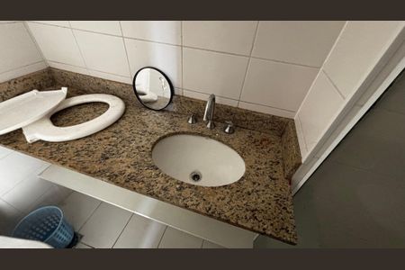 Apartamento para alugar com 71m², 2 quartos e 1 vagaBanheiro