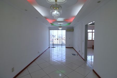 Apartamento à venda com 121m², 2 quartos e 1 vagaSala