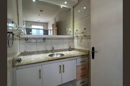 Apartamento à venda com 121m², 2 quartos e 1 vagaBanheiro da Suíte