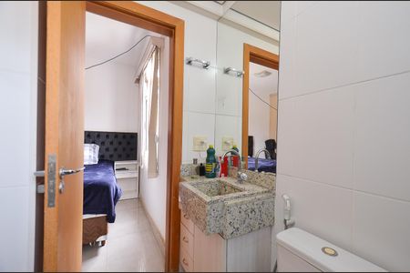 Apartamento à venda com 75m², 3 quartos e 2 vagas Apartamento à venda com 75m², 3 quartos e 2 vagasBanheiro da Suíte