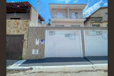 Casa à venda com 150m², 3 quartos e 2 vagas Casa à venda com 150m², 3 quartos e 2 vagasFachada