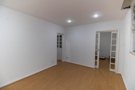 Apartamento à venda com 76m², 2 quartos e sem vagaSala