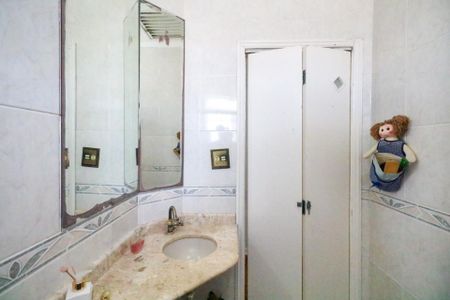 Casa à venda com 136m², 3 quartos e 2 vagas Casa à venda com 136m², 3 quartos e 2 vagasBanheiro