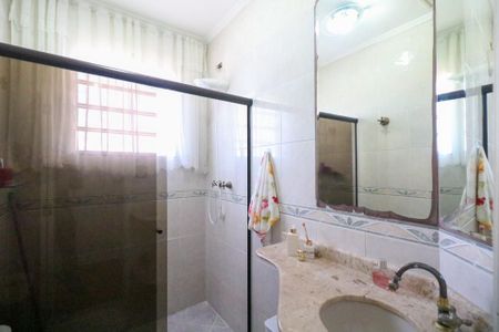 Casa à venda com 136m², 3 quartos e 2 vagas Casa à venda com 136m², 3 quartos e 2 vagasBanheiro