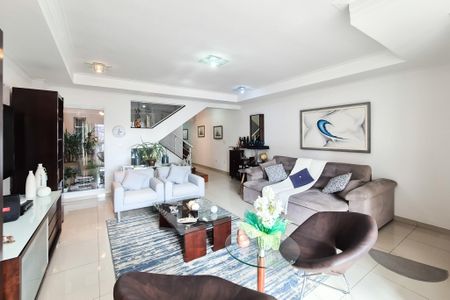 Casa à venda com 300m², 3 quartos e 5 vagasSala