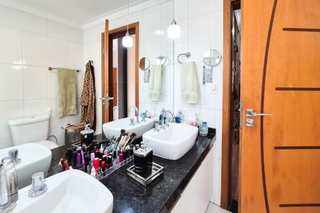 Casa à venda com 300m², 3 quartos e 5 vagasBanheiro da Suíte 1