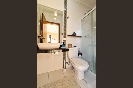 Casa à venda com 300m², 3 quartos e 5 vagasBanheiro de serviço