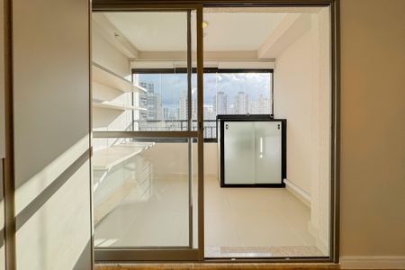 Studio à venda com 32m², 1 quarto e sem vaga Studio à venda com 32m², 1 quarto e sem vagaVaranda