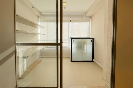 Studio à venda com 32m², 1 quarto e sem vaga Studio à venda com 32m², 1 quarto e sem vagaPersianas