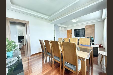 Apartamento à venda com 112m², 3 quartos e 2 vagas Apartamento à venda com 112m², 3 quartos e 2 vagasSala