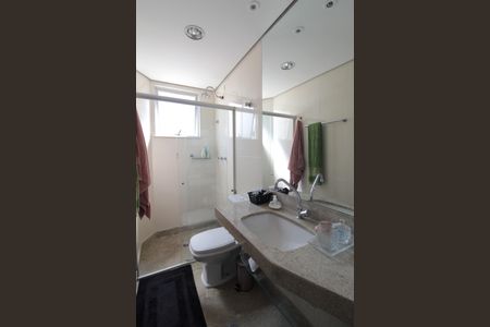 Apartamento para alugar com 240m², 4 quartos e 4 vagasBanheiro da Suite 2