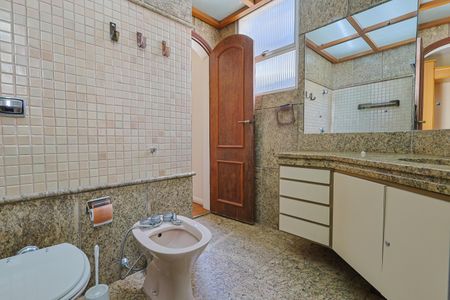 Apartamento à venda com 240m², 4 quartos e 3 vagasBanheiro da Suíte 1