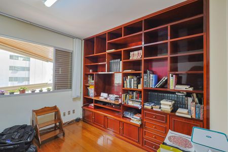 Apartamento à venda com 240m², 4 quartos e 3 vagasQuarto 2