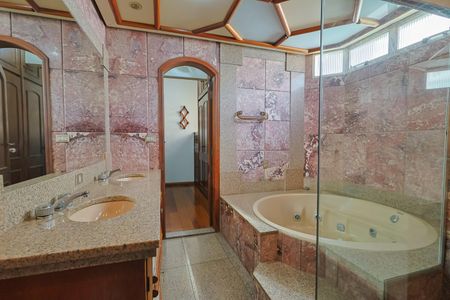 Apartamento à venda com 240m², 4 quartos e 3 vagasBanheiro da Suíte 2