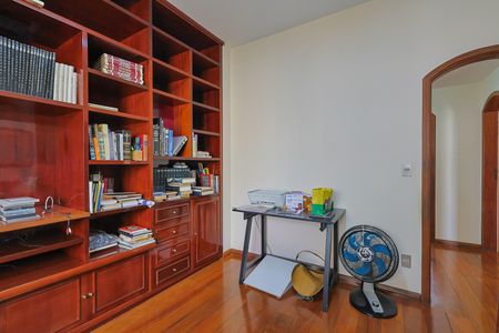 Apartamento à venda com 240m², 4 quartos e 3 vagasQuarto 2