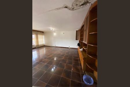 Casa à venda com 3 quartos, 259m² em Vila Bertioga, São Paulo