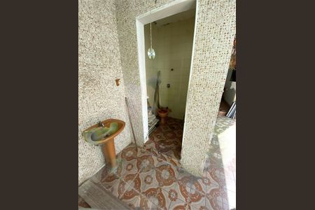 Casa à venda com 3 quartos, 259m² em Vila Bertioga, São Paulo