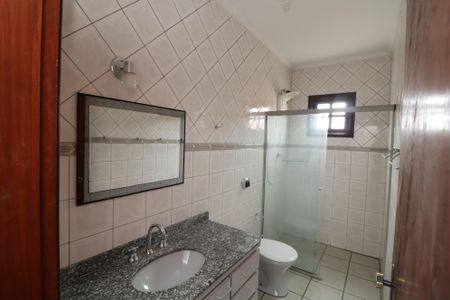 Casa para alugar com 205m², 3 quartos e 5 vagasBanheiro Social