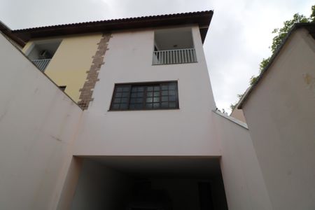 Casa para alugar com 205m², 3 quartos e 5 vagasFachada