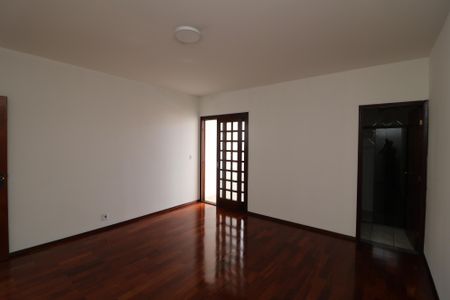 Casa para alugar com 205m², 3 quartos e 5 vagasSuíte