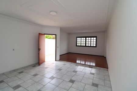 Sala de casa para alugar com 3 quartos, 205m² em Sítio da Figueira, São Paulo
