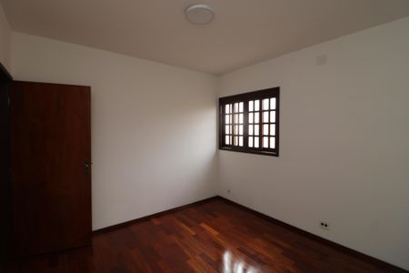 Casa para alugar com 205m², 3 quartos e 5 vagasQuarto 2