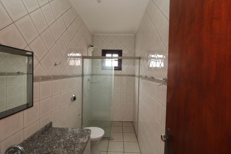 Casa para alugar com 205m², 3 quartos e 5 vagasBanheiro Social