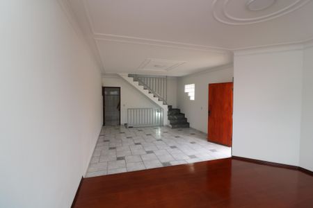 Casa para alugar com 205m², 3 quartos e 5 vagasSala