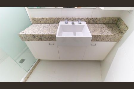 Apartamento à venda com 82m², 2 quartos e 1 vaga Apartamento à venda com 82m², 2 quartos e 1 vagaBanheiro da Suíte