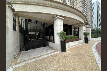 Apartamento à venda com 65m², 2 quartos e 2 vagasFachada e portaria