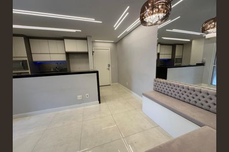 Apartamento à venda com 65m², 2 quartos e 2 vagasSala