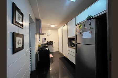 Cozinha de apartamento à venda com 3 quartos, 145m² em Vila Gumercindo, São Paulo