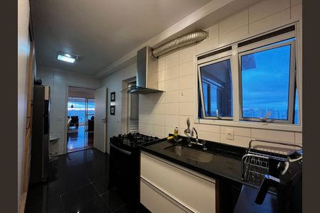 Cozinha de apartamento à venda com 3 quartos, 145m² em Vila Gumercindo, São Paulo