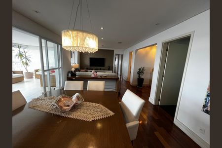 Sala de apartamento à venda com 3 quartos, 145m² em Vila Gumercindo, São Paulo