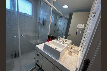 Banheiro 2 de apartamento à venda com 3 quartos, 145m² em Vila Gumercindo, São Paulo