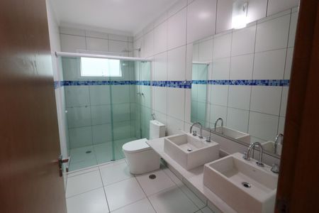 Casa à venda com 162m², 3 quartos e 2 vagasBanheiro da Suíte 1