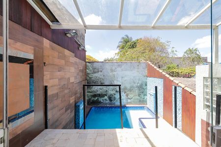 Casa à venda com 520m², 5 quartos e 7 vagasÁrea comum - Piscina