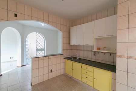 Casa à venda com 400m², 4 quartos e 3 vagas Casa à venda com 400m², 4 quartos e 3 vagasCozinha